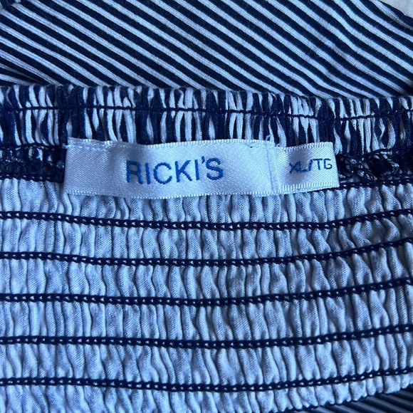 Ricki’s Top - Picture 10 of 11